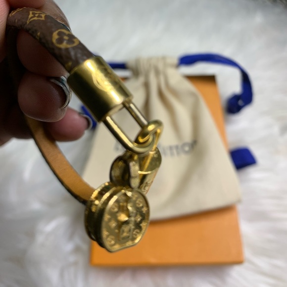 👗👛👜. Check out my closet👜👚👛 - Picture 14 of 17